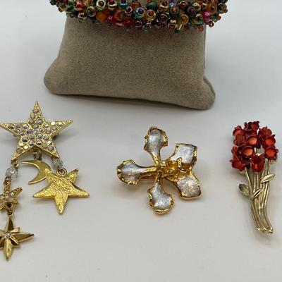 Vintage pins and Czech glass bead bracelet