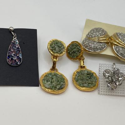 Interesting vintage clip on earrings