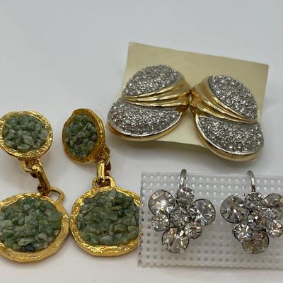 Interesting vintage clip on earrings