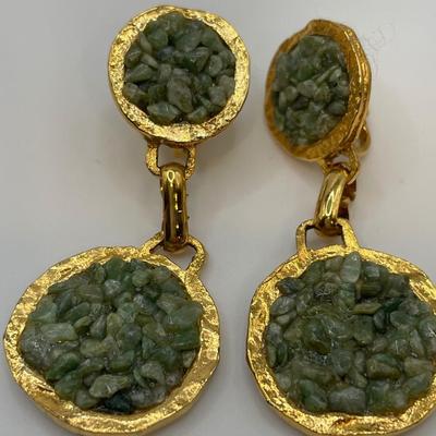 Interesting vintage clip on earrings