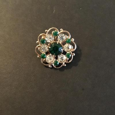 Sale Photo Thumbnail #135: Beautiful Vintage Gold Tone Brooch with emerald green and clear rhinestones 
Please see attached photos