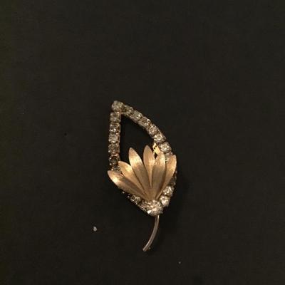 Vintage Gold Tone Brooch with clear rhinestone leaf shapes