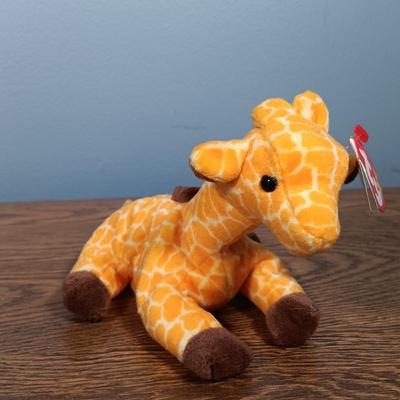 LOT 14: Scooby-Doo 2001 Magic Gumball Machine, Vintage Beanie Babies, Minnie Mouse Flower Hat & More