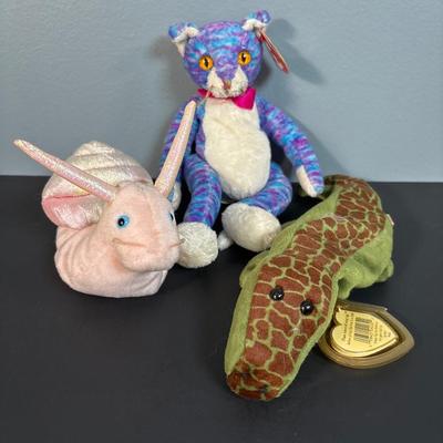 LOT 14: Scooby-Doo 2001 Magic Gumball Machine, Vintage Beanie Babies, Minnie Mouse Flower Hat & More