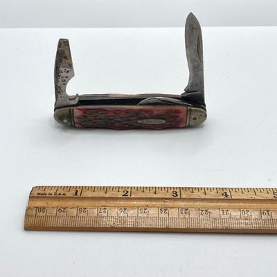 LOT 38: Vintage Robeson 642214 Folding Pocket Knife