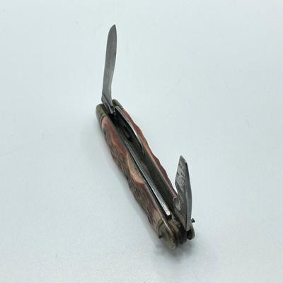 LOT 38: Vintage Robeson 642214 Folding Pocket Knife