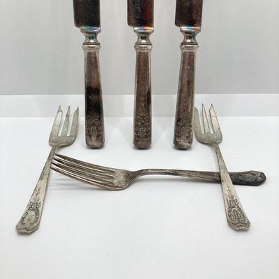 LOT 39: Sterling Monogrammed Flatware - Forks and Knives