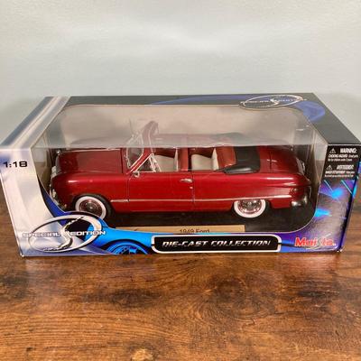 LOT 52: 1949 Maisto Diecast Ford Special Edition in Original Box and Diecast Ertl Collectibles / American Muscle 1949 Mercury Coupe in...