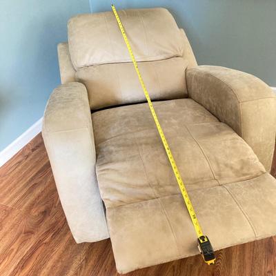 LOT 55: Power Recliner Chair For Zoy Home Furnishing Co Ltd