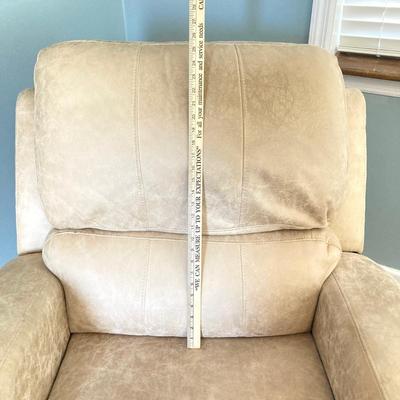 LOT 55: Power Recliner Chair For Zoy Home Furnishing Co Ltd