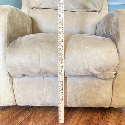 LOT 55: Power Recliner Chair For Zoy Home Furnishing Co Ltd