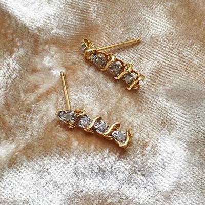 LOT 71: Gold and Clear Stone Dangle Earrings - 14KT, TW 1.00g