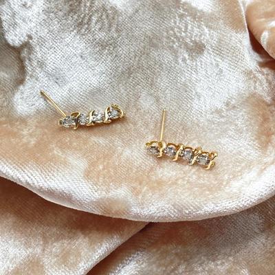 LOT 71: Gold and Clear Stone Dangle Earrings - 14KT, TW 1.00g