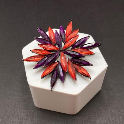 LOT 75: Vintage Brooch / Pin Collection