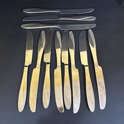 LOT 85: Vintage Corelle Blue Cornflower Soup/Cereal Bowls, Corning Ware Peach Floral Casserole Dishes, Oneida Flatware & More