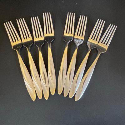 LOT 85: Vintage Corelle Blue Cornflower Soup/Cereal Bowls, Corning Ware Peach Floral Casserole Dishes, Oneida Flatware & More