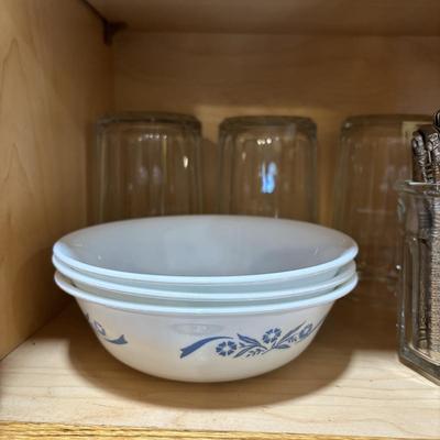 LOT 85: Vintage Corelle Blue Cornflower Soup/Cereal Bowls, Corning Ware Peach Floral Casserole Dishes, Oneida Flatware & More
