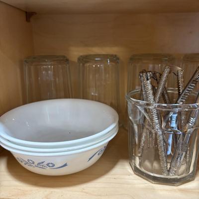 LOT 85: Vintage Corelle Blue Cornflower Soup/Cereal Bowls, Corning Ware Peach Floral Casserole Dishes, Oneida Flatware & More