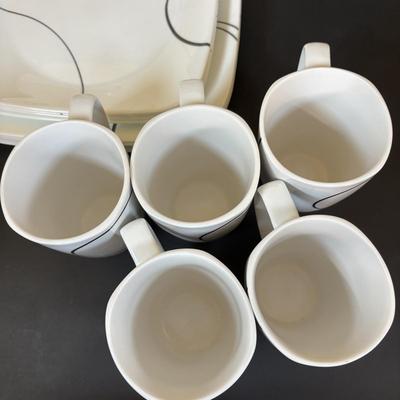 LOT 87: Corelle Square Simple Lines Dinnerware Set