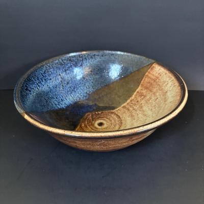 LOT 89: Longaberger Basket w/Insert, Glazed Stoneware 10" Pottery Bowl, Garlic Grader & Sponger Holder/Trinket Dish