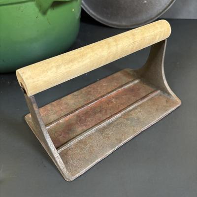 LOT 91: Tramontina 6.5qt. Cast Iron Enamel Dutch Oven, T-Fal Round Cast Iron Pan & Cast-Iron Bacon Press