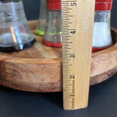 LOT 92: Salt & Pepper Shakers, Kuhn Rikon Spice Grinders, Temptations Grinder, Glasslock Salad Mixer, Kitchen Aid Hand Juicers,...