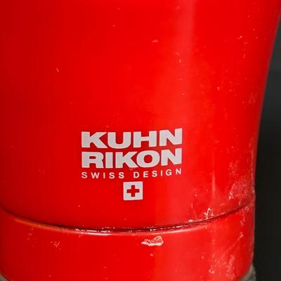 LOT 92: Salt & Pepper Shakers, Kuhn Rikon Spice Grinders, Temptations Grinder, Glasslock Salad Mixer, Kitchen Aid Hand Juicers,...