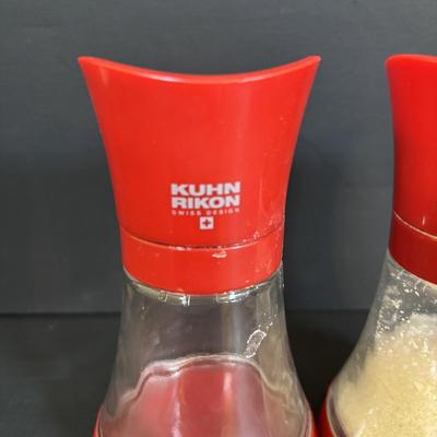 LOT 92: Salt & Pepper Shakers, Kuhn Rikon Spice Grinders, Temptations Grinder, Glasslock Salad Mixer, Kitchen Aid Hand Juicers,...