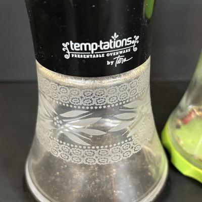 LOT 92: Salt & Pepper Shakers, Kuhn Rikon Spice Grinders, Temptations Grinder, Glasslock Salad Mixer, Kitchen Aid Hand Juicers,...