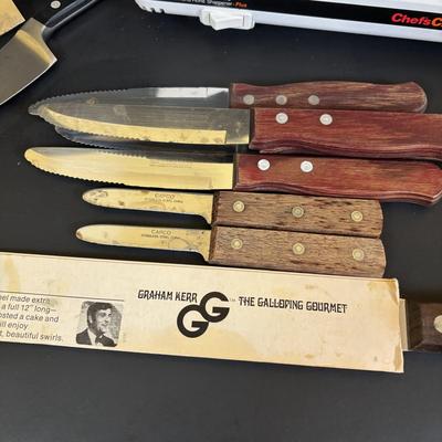 LOT 93: Chef's Choice Electric Knife Sharpener along with Assorted Kitchen Cutlery