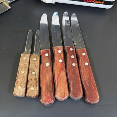 LOT 93: Chef's Choice Electric Knife Sharpener along with Assorted Kitchen Cutlery