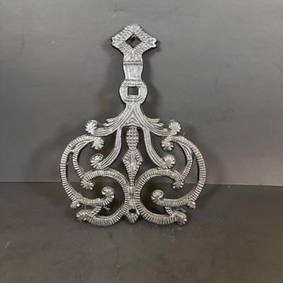 LOT 94: Vintage Family Tree Cast Iron Trivets, Vintage Black Cast Iron Footed T-15 Butterfly Trivet & a Green Enamel Old Dutch Design...