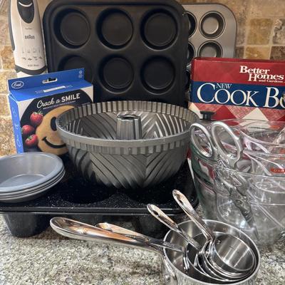 LOT 100: Kitchen Cabinet Finds: Baking Pans, Pampered Chef Glass Mixing Pitcher, Braun Turbo Handheld Mixer, All-Clad Measuring Cups...
