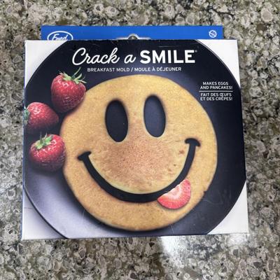 LOT 100: Kitchen Cabinet Finds: Baking Pans, Pampered Chef Glass Mixing Pitcher, Braun Turbo Handheld Mixer, All-Clad Measuring Cups...