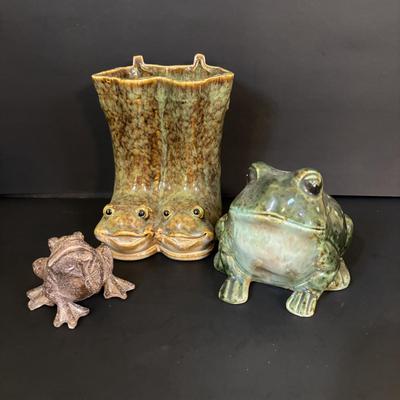 LOT 108: Working Aquascape Lazy Frog on Lily Pad, Ceramic Frog, Frog Boot Planter/Vase