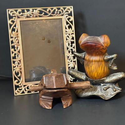 LOT 109: Amber Glass Frog Accent Lamp, Wooden Frog Guiro Percussion Instrument & Picture Frame