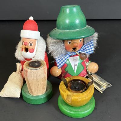 LOT 110: Collection of 3 Traditional German Incense Smokers, Log Cabin Incense Burner & Slatkin & Co. Holiday House Lumiary