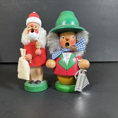 LOT 110: Collection of 3 Traditional German Incense Smokers, Log Cabin Incense Burner & Slatkin & Co. Holiday House Lumiary