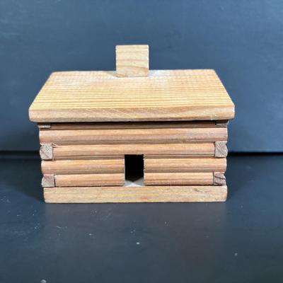 LOT 110: Collection of 3 Traditional German Incense Smokers, Log Cabin Incense Burner & Slatkin & Co. Holiday House Lumiary