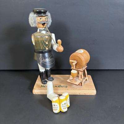 LOT 110: Collection of 3 Traditional German Incense Smokers, Log Cabin Incense Burner & Slatkin & Co. Holiday House Lumiary