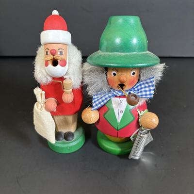 LOT 110: Collection of 3 Traditional German Incense Smokers, Log Cabin Incense Burner & Slatkin & Co. Holiday House Lumiary