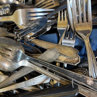 LOT 116: Mixed Box of Flatware