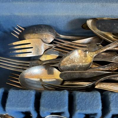 LOT 116: Mixed Box of Flatware