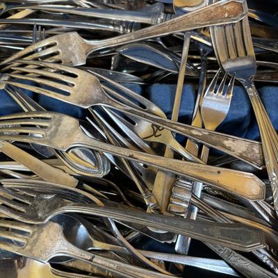 LOT 116: Mixed Box of Flatware