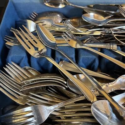 LOT 116: Mixed Box of Flatware