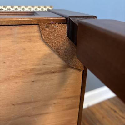 LOT 125: Display Side Table & Vintage Brass Lamp