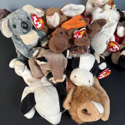 LOT 132: Large Collection of Ty Beanie Babies (33)