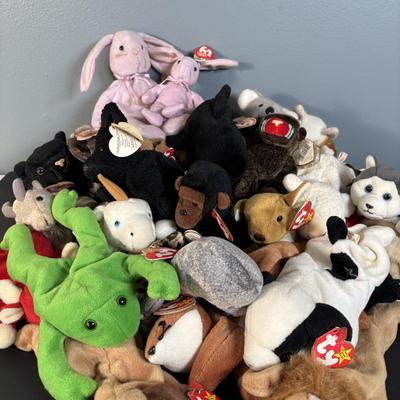 LOT 132: Large Collection of Ty Beanie Babies (33)