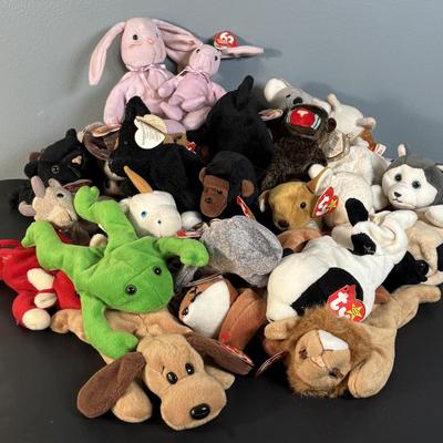 LOT 132: Large Collection of Ty Beanie Babies (33)