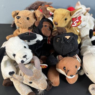 LOT 132: Large Collection of Ty Beanie Babies (33)